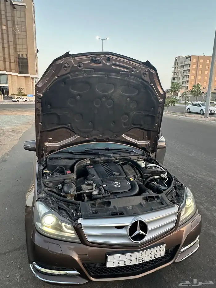 مرسيدس c200 موديل 2014 4