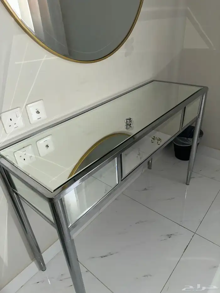 طاولة مدخل كونسول من أبيات جديدة واستخدام نظيف مع مرايه 0