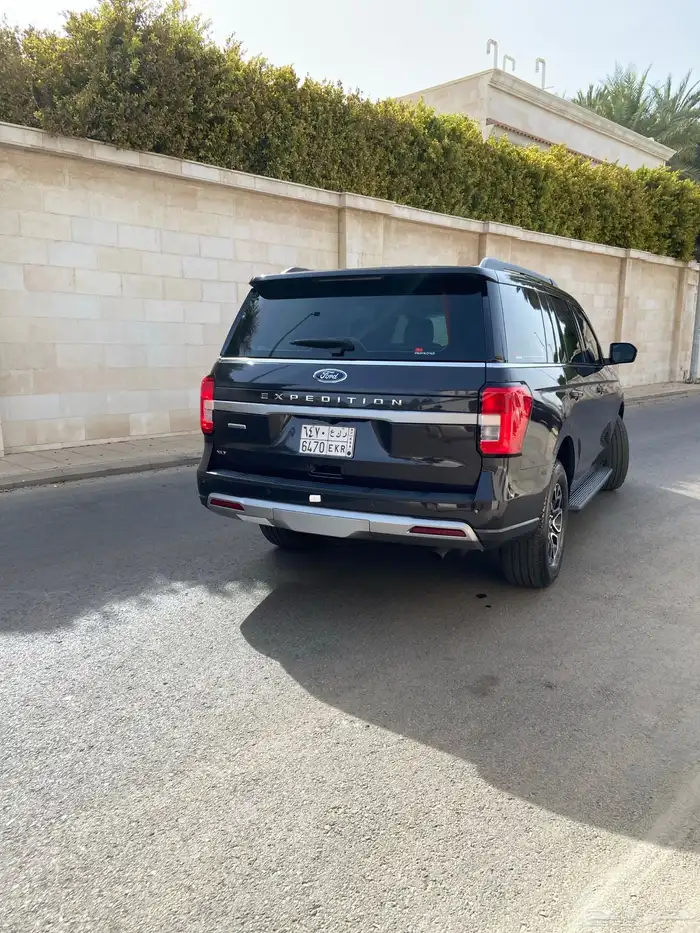 Ford Expedtion 2024 XLT Premium with leather and panorama 2