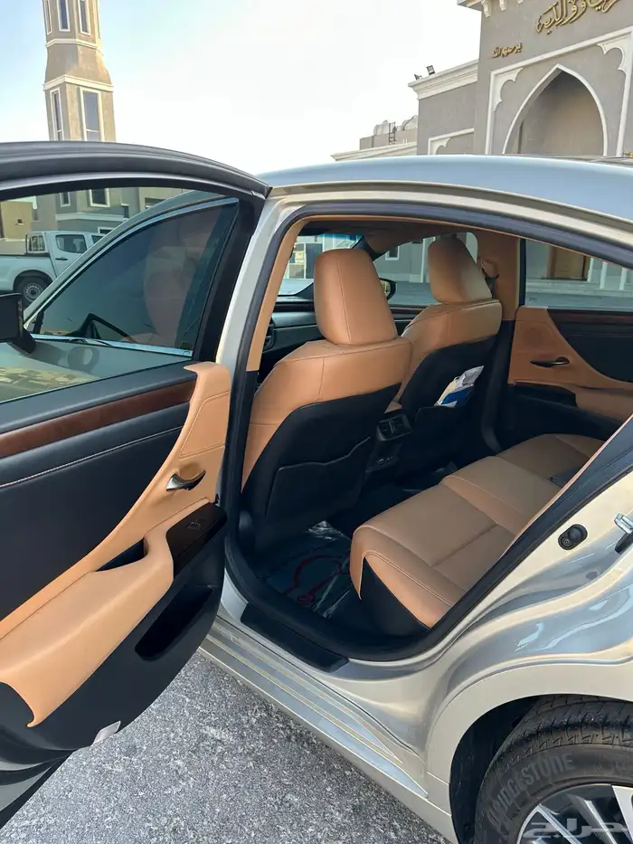 لكزس ES350 موديل 2022 5