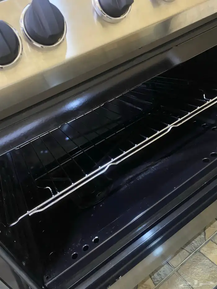 فرن غاز ايطالي نظيف جدا للبيع الموقع المزاحميه 24