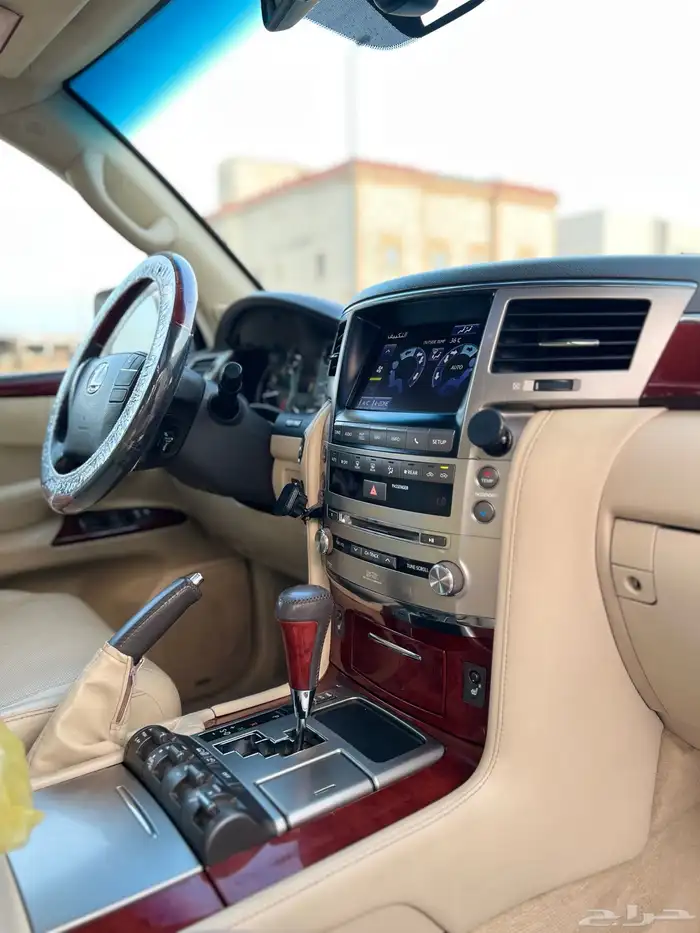 لكزس LX570 2014 بريمي 40