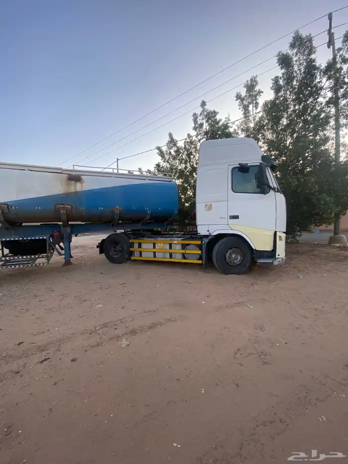 شاحنة Volvo المدير 2004 الطراز 420 قير توماتيك مكيف شغالل 18
