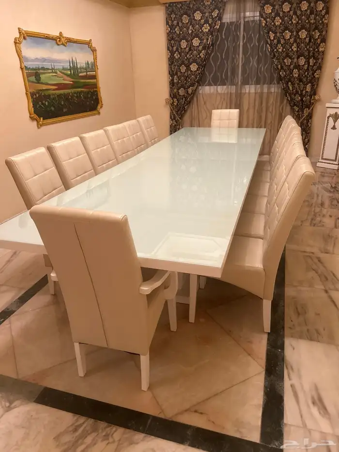 اثاث للبيع كنب مع الطاولات و طاولة سفرة و درج للملفات 9