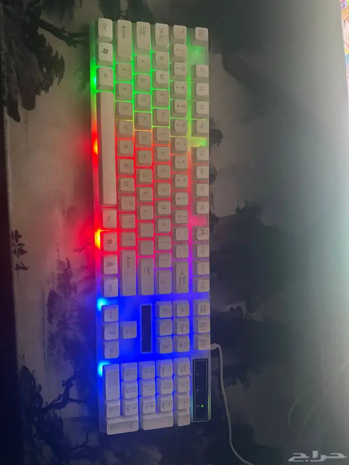 كيبورد ب ألوان رهيبه وفي كيبورد ثاني اصغر وافضل ب 0