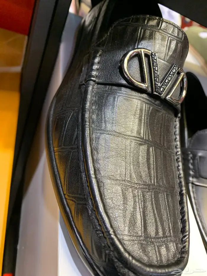 مجموعه قمصان من الكتان واحذيه جديده اصليه للبيع السريع 27