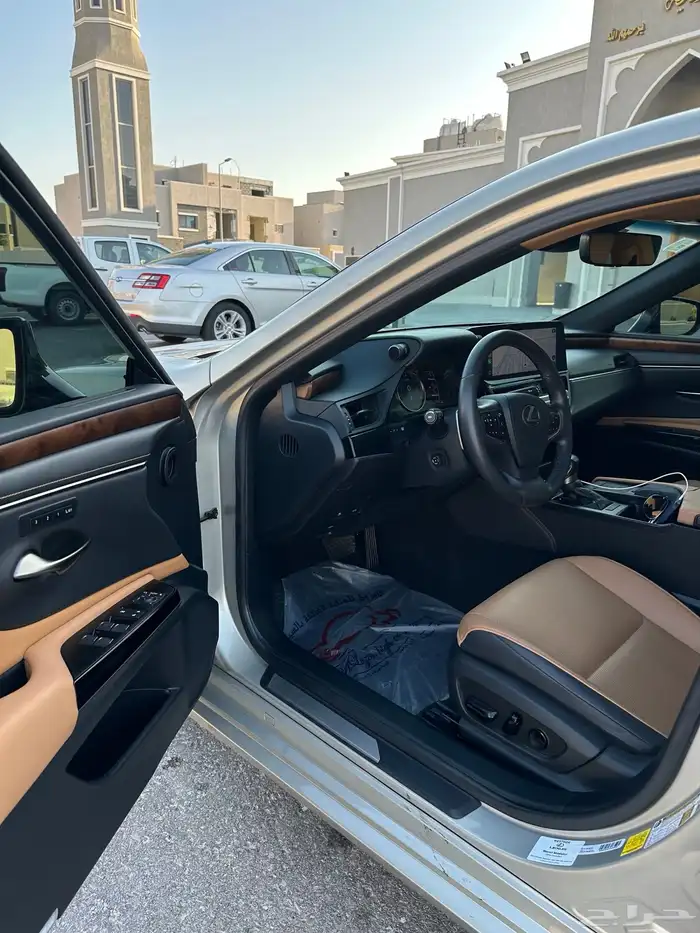 لكزس ES350 موديل 2022 1