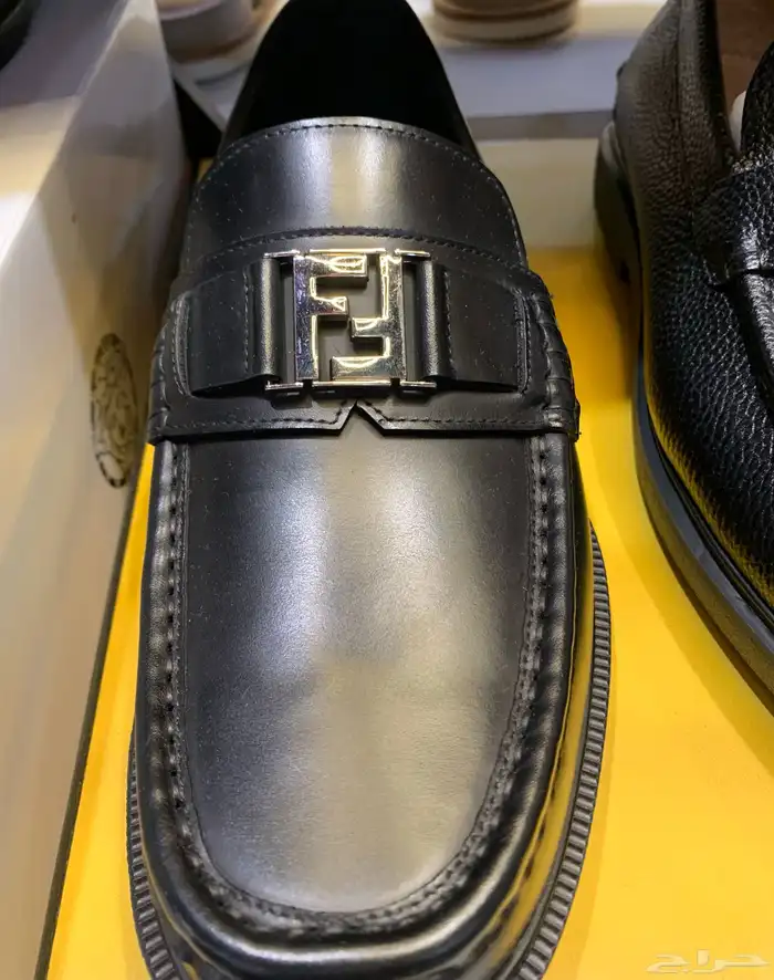 مجموعه قمصان من الكتان واحذيه جديده اصليه للبيع السريع 22