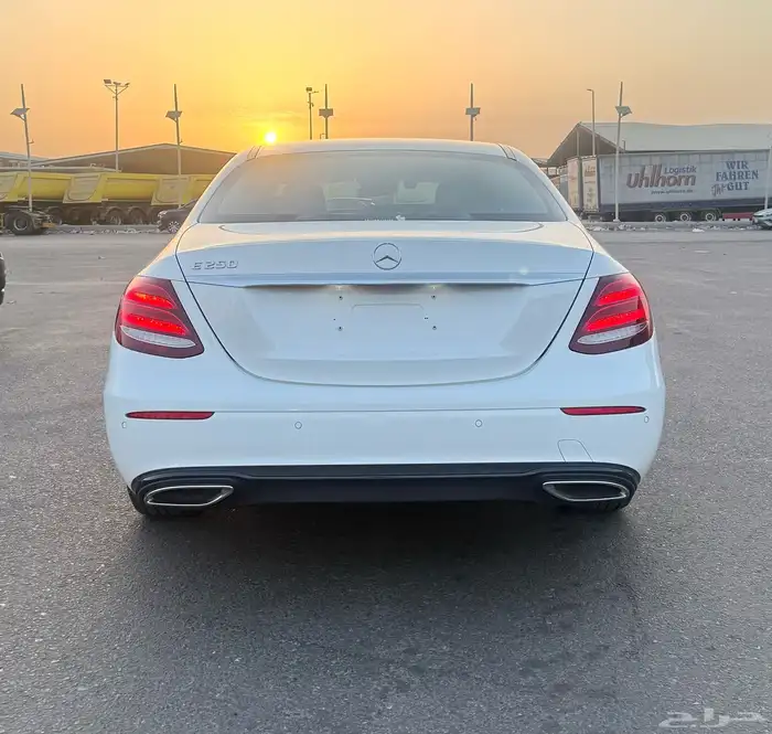 مرسيدس E250 2020 ( بنزين ) فل كامل شبه جديد للبيع 4