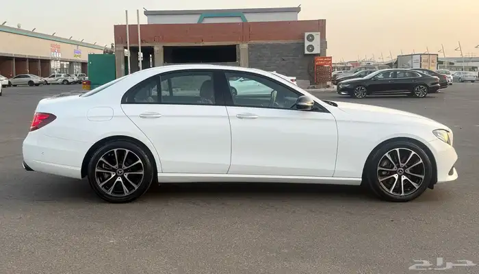 مرسيدس E250 2020 ( بنزين ) فل كامل شبه جديد للبيع 7