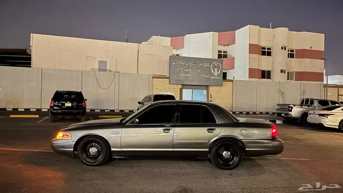 فورد كراون فكتوريا 2