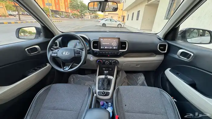 HYUNDAI VENUE PEREMIU 2023 5