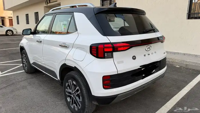 HYUNDAI VENUE PEREMIU 2023 4