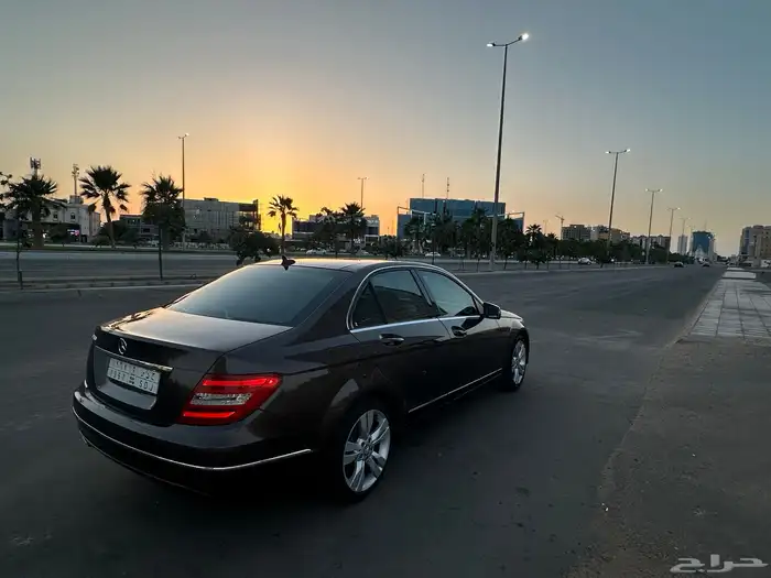 مرسيدس c200 موديل 2014 9