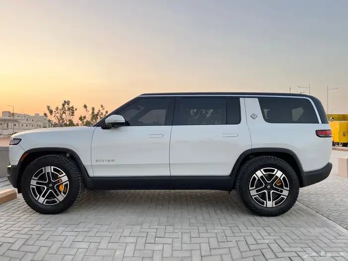 2024 RIVIAN R1 S 3