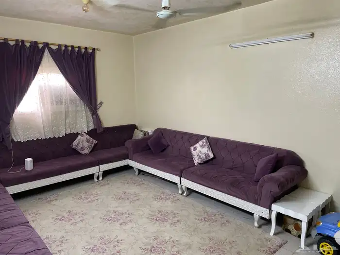 اثاث منزلي للبيع   كنب   ثلاجه   طاولة قزاز   فرن غاز 8