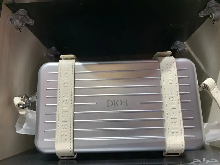 مجموعه قمصان من الكتان واحذيه جديده اصليه للبيع السريع 30