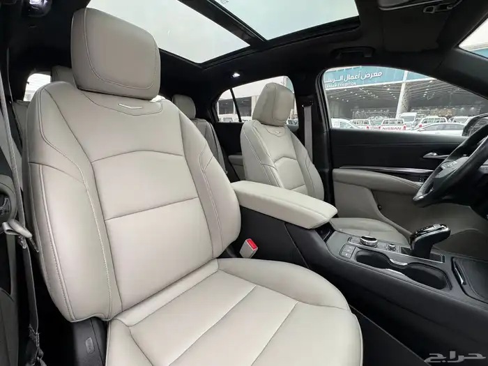 كاديلاك XT4 2023 فل اوبشن عداد 15 الف على الضمان 12