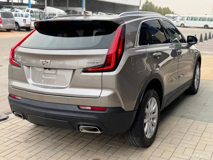 كاديلاك XT4 2023 فل اوبشن عداد 15 الف على الضمان 2