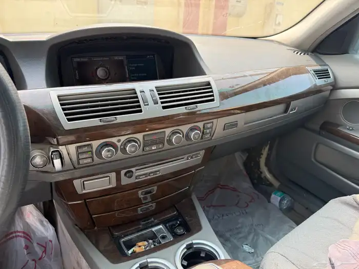 BMW - 730 ممشى قليل شبه مخزن 4