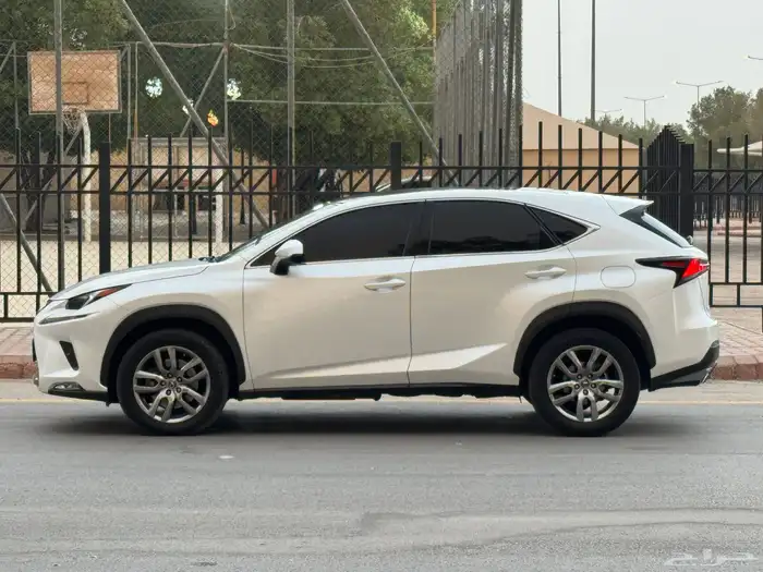 لكزس NX300 2020 4