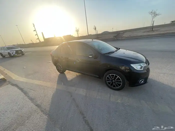 سياره رينو بحاله ممتازه 2