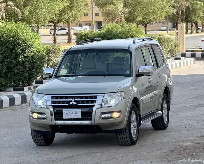 باجيرو GLS. 2020 ذهبي 2