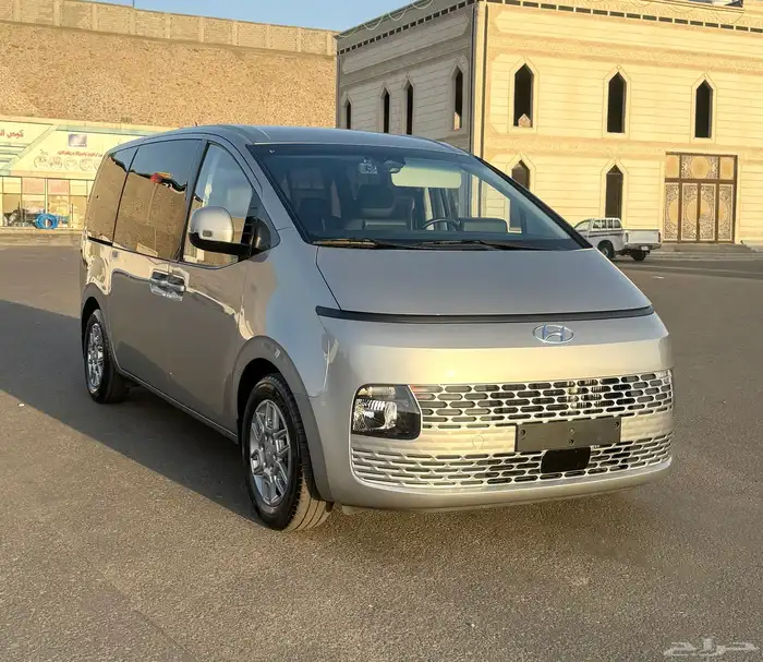 هونداي استاريا 2022 ديزل 9 راكب شبه جديد للبيع 2