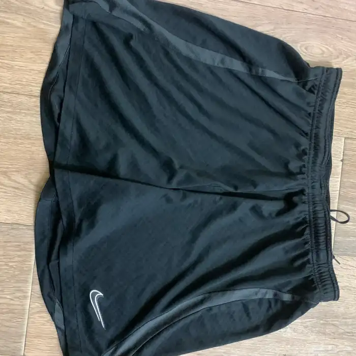 شورت نايك مقاس L ب60 0