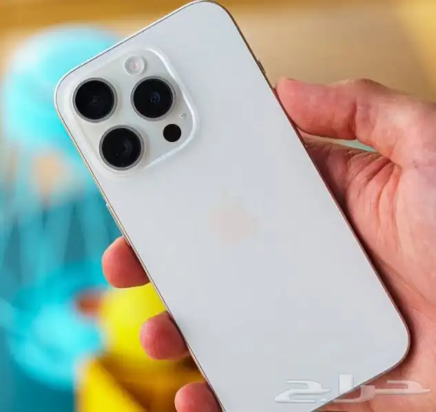آيفون 15 برو أبيض 2