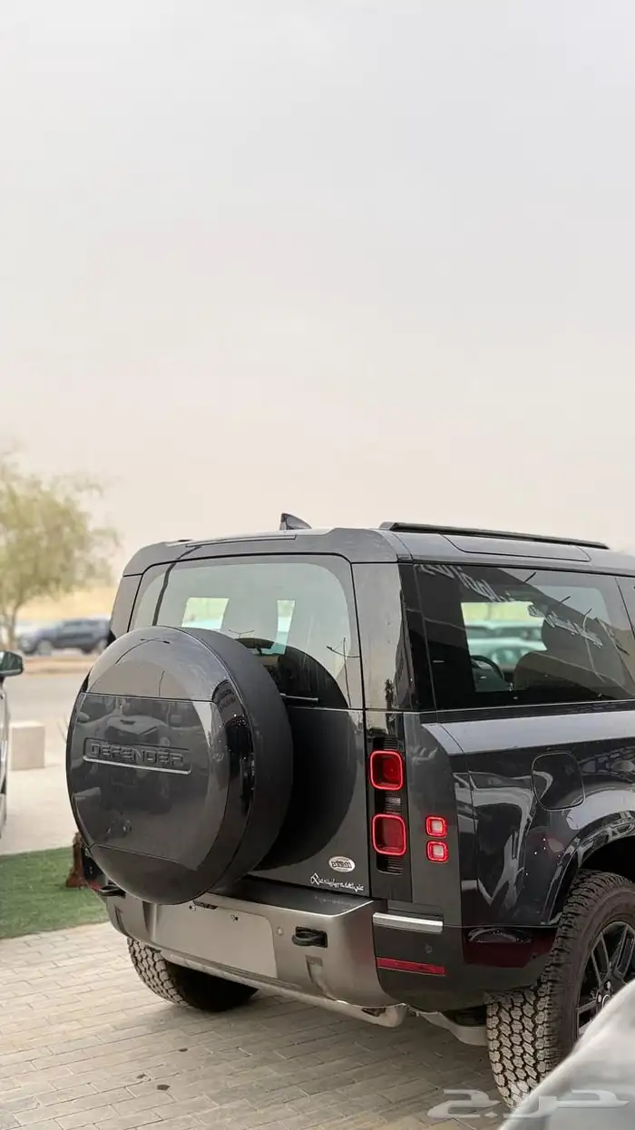 لاند روفر ديفندر SE90 2025 باب واحد لدى شركة الخضر 3