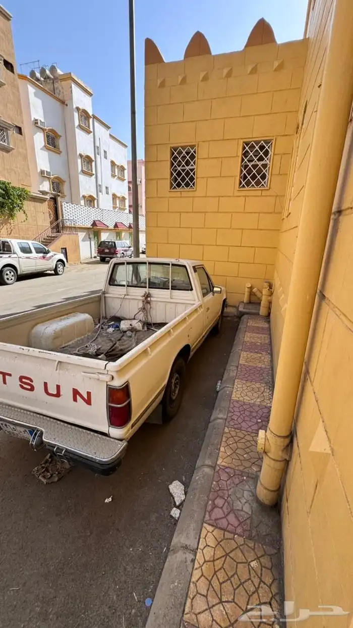 سيارة ددسن 83 4