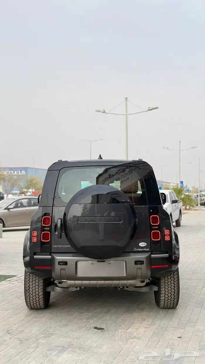 لاند روفر ديفندر SE90 2025 باب واحد لدى شركة الخضر 2