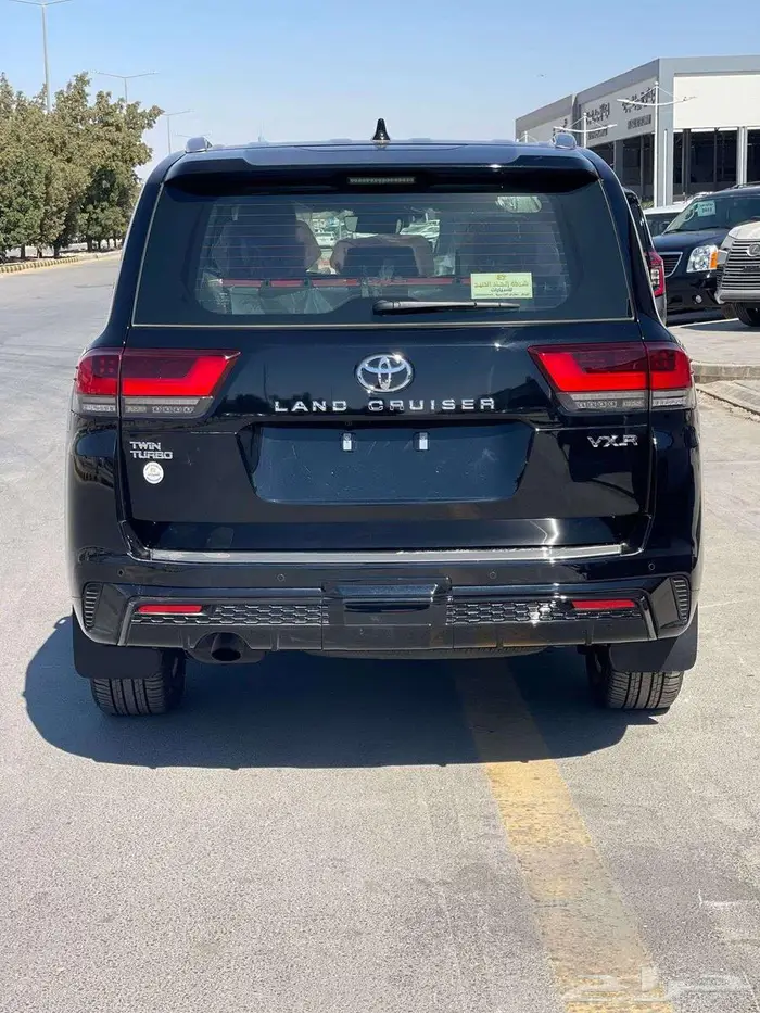 لاندكروزر 2025 VXR بريمي فل كامل موديل كاش وأقساط بنك 4