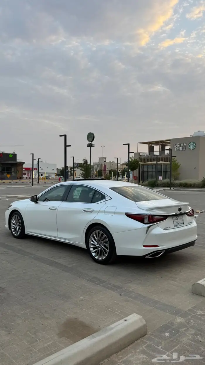 لكزس 2023 -Es-350 الساير Cc 34