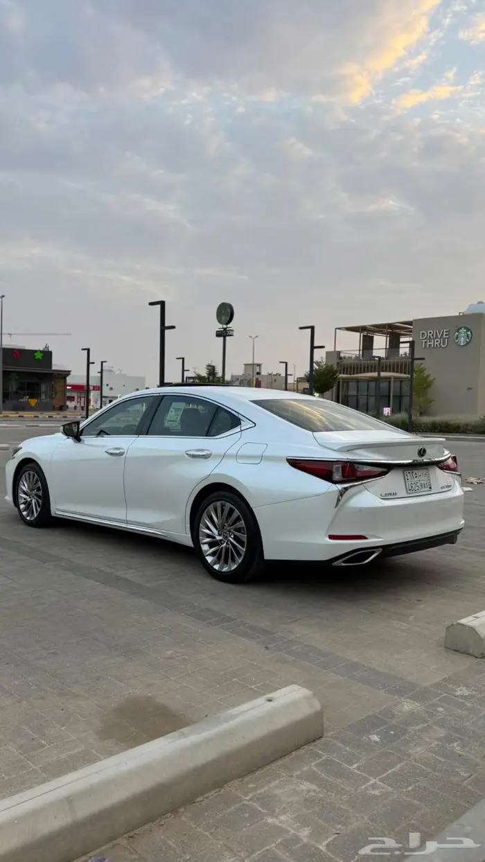 لكزس 2023 -Es-350 الساير Cc 37