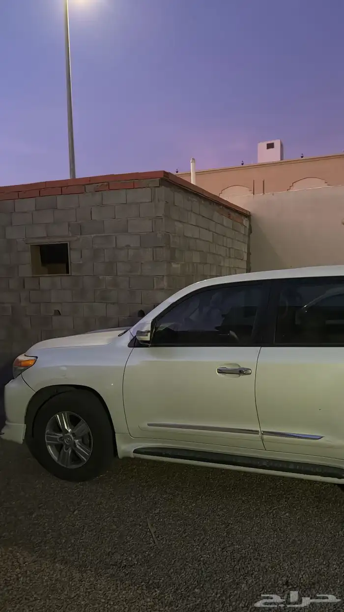 السياره لاندكروزر اللبيع 0