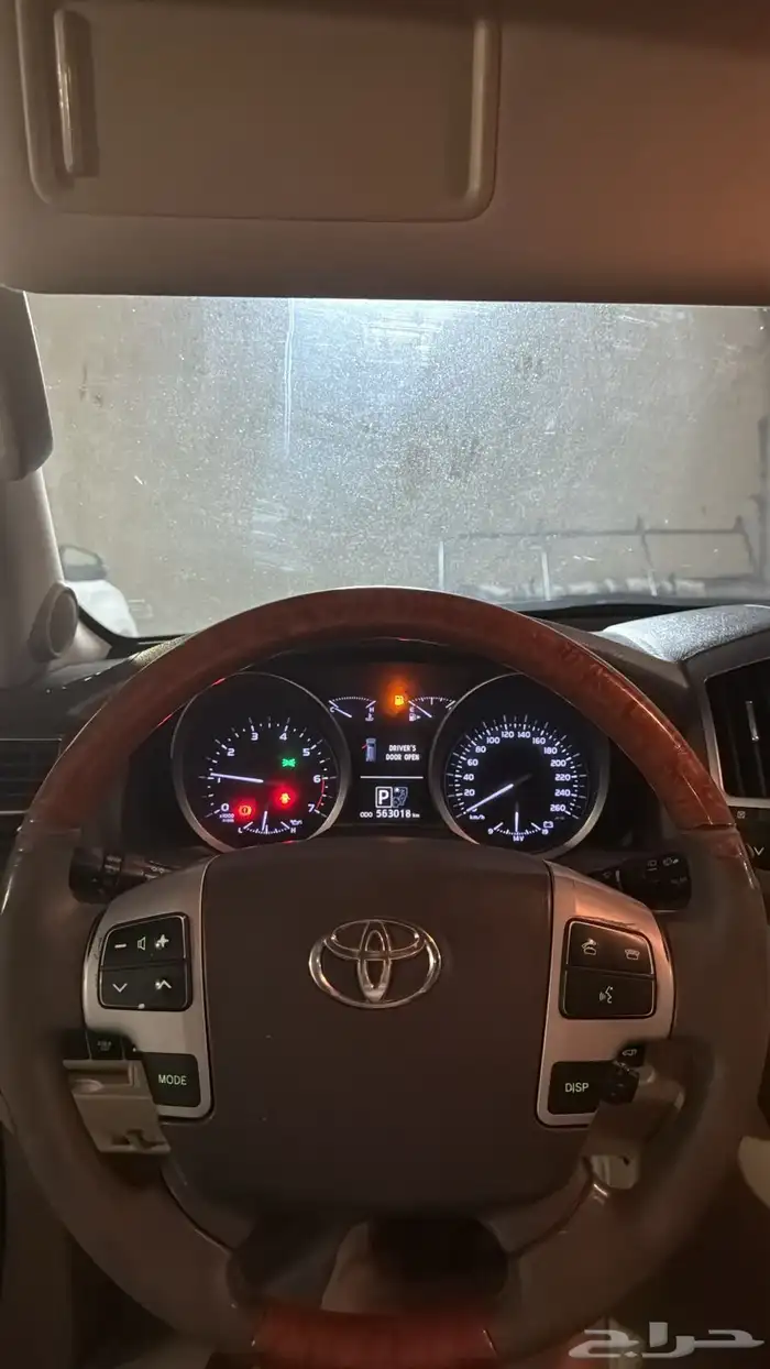 السياره لاندكروزر اللبيع 1