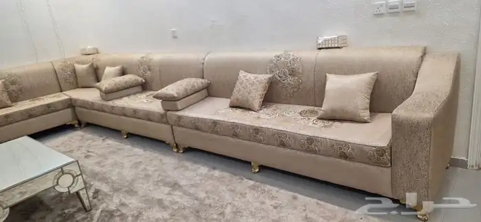 كنب للبيع مع دولاب عبايات 9