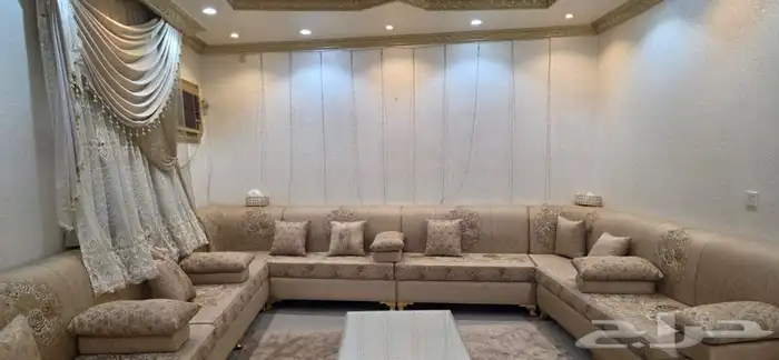 كنب للبيع مع دولاب عبايات 11