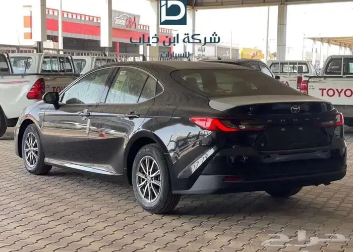 تويوتا كامري E 2025 استندر استلام فوري 1
