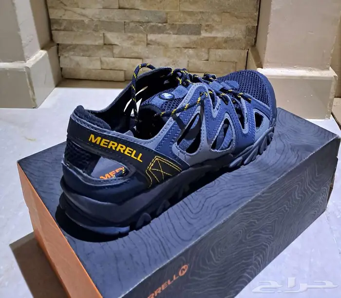 حذاء رياضي  MERRELL  جديد 0