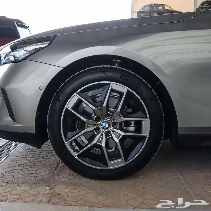 بي ام دبليو 520i موديل 2024 4
