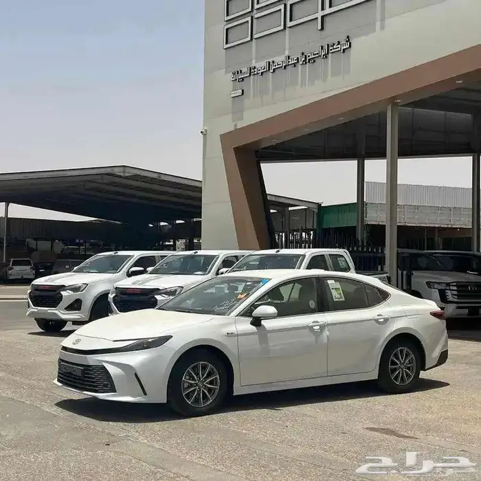 تويوتا كامري استاندر E هايبرد 2025 4