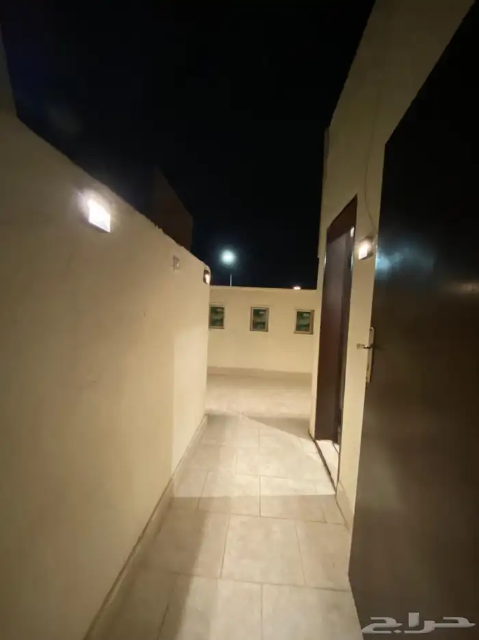 غرفه مع سطح للإيجار حي الياسمين 1