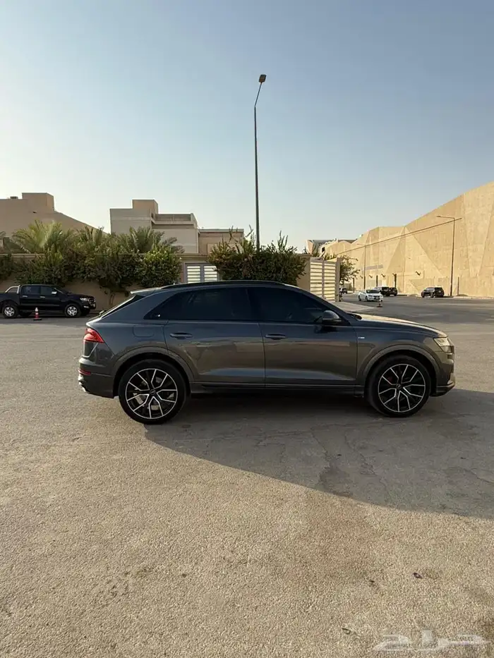Audi Q8 S-line 2022 full 5