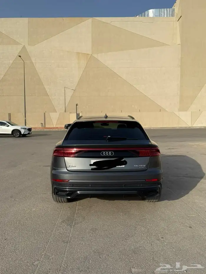 Audi Q8 S-line 2022 full 3
