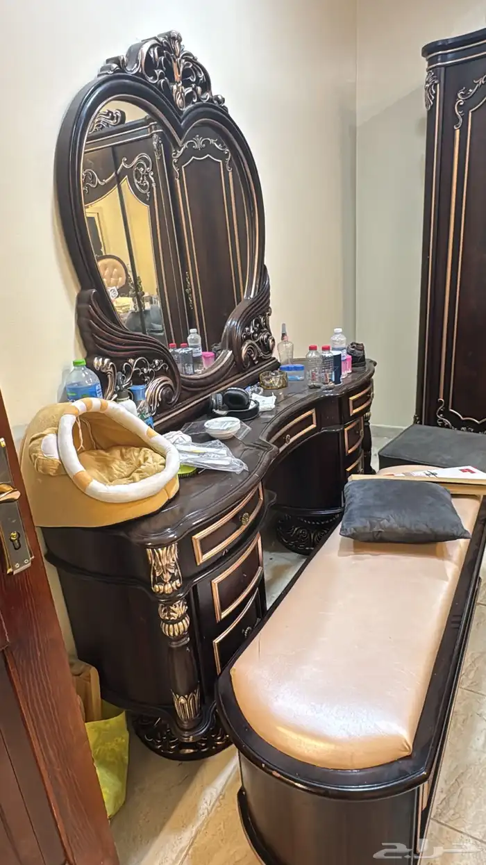 غرفة نوم مطبخ كنب مكيف ثلاجه فريزر 12