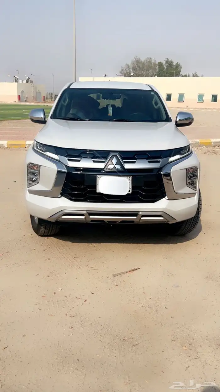 للتنازل ميتسوبيشي مونتيرو 2024 1