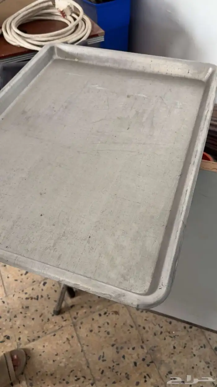 طاولة المانيوم و أغراض 0